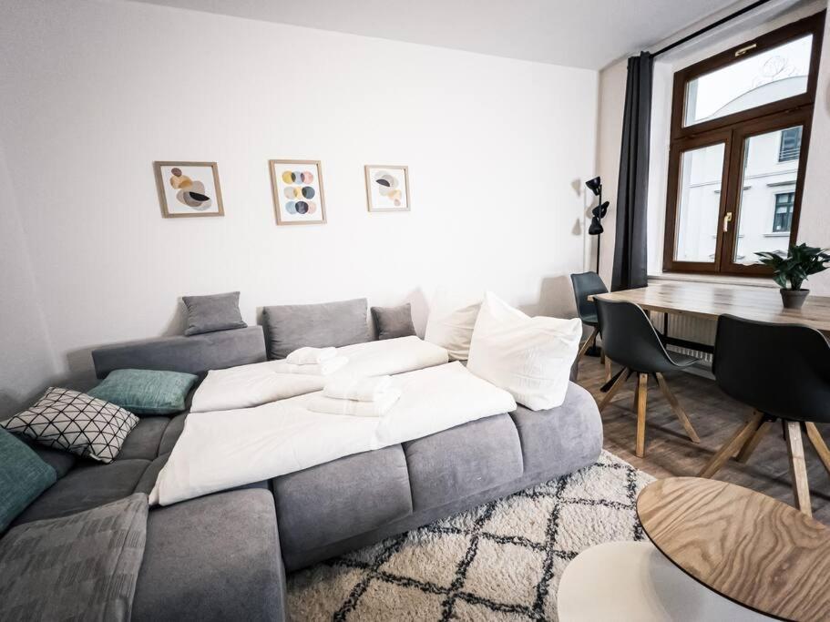 Apartment ⋙ Stilvolle Mit 2 Schlafzimmern & Balkon ⋘ *
